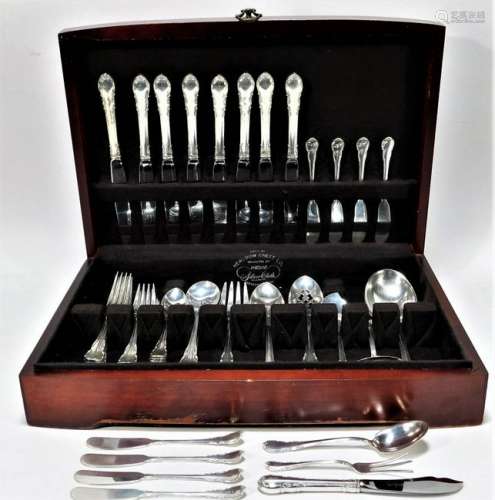 60PC Lunt Modern Victorian Flatware Set