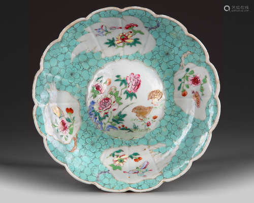 A Chinese famille rose lobed dish