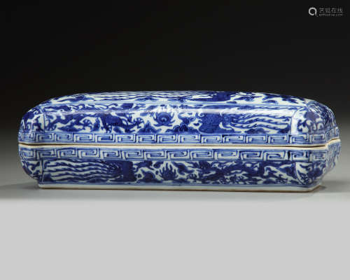 A Chinese blue and white ‘dragon and phoenix’ pen box