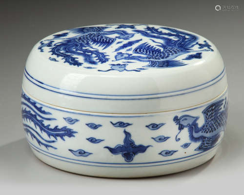 A Chinese blue and white circular 'phoenix' box and cover