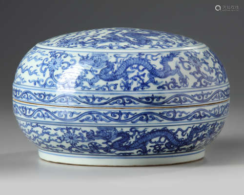 A Chinese blue and white box and cover