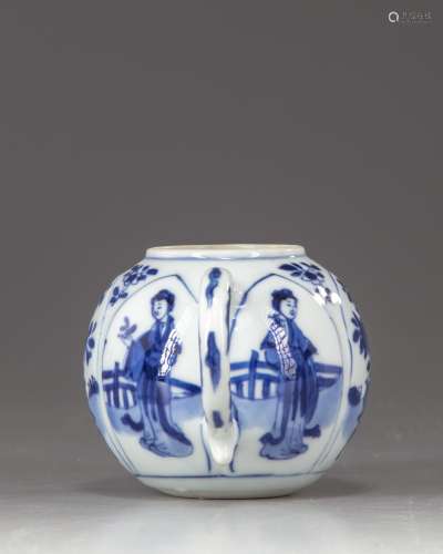 A Chinese blue and white sugar pot