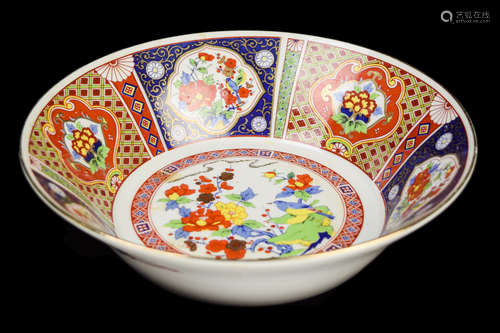 A Penta-Colour Flower Pattern Porcelain Bowl