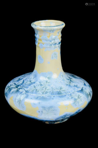 [Chinese] A Jingdezhen Pine Flower Glaze Vase