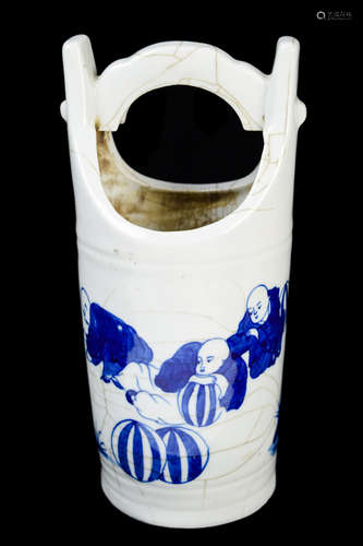 [Chinese] A Republic Era Blue and White Porcelain Flower bucket with Portraits of Young Monks