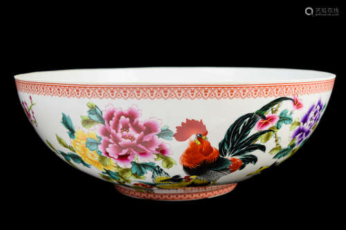 [Chinese] A Large Eggshell Famille Rose Porcelain Bowl with Portrait of a Chicken Family