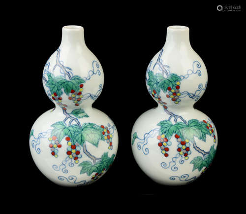 [Chinese] A Pair of Penta-Colour (Wucai) Porcelain Calabash with Grapes and Squirrel Pattern, marked 