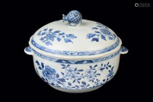 [Chinese] A Qing to Republic Era Blue and White Porcelain Lidded Jar