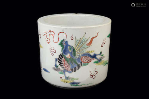 [Chinese] A Penta-Colour Porcelain Paint Brush Pot with Patterns of Three Deity Beasts