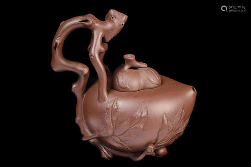 [Chinese] A Yixing Clay Pottery Teapot with Peach Branch Design, marked 