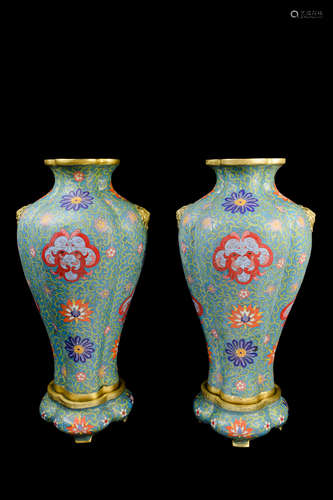 [Chinese] A Pair of Cloisonne Flower Shape Vase with Round Phoenix and Interlocking Lotus