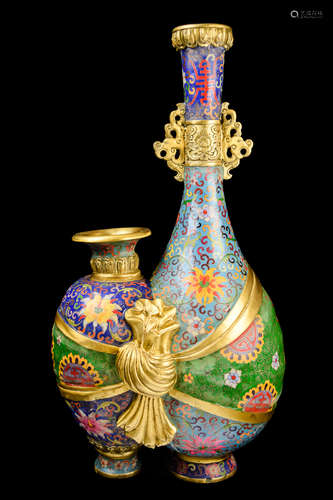 [Chinese] A Cloisonne Tied-Up Dual Vase with Interlocking Flower and Longevity Pattern