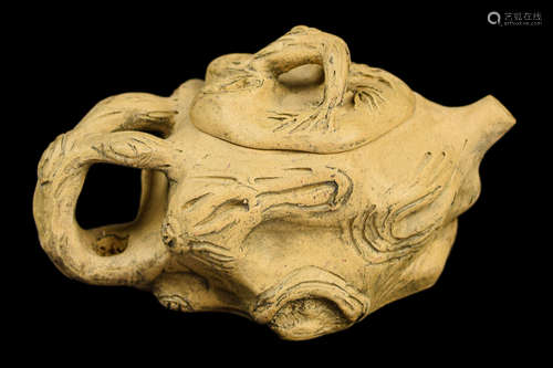 [Chinese] A Yixing Clay Pottery Teapot with Pine Root Design by 