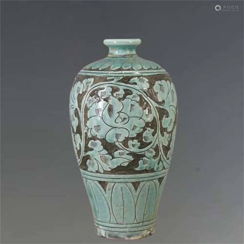 A Chinese Cizhou-Type Green Glazed Porcelain Vase