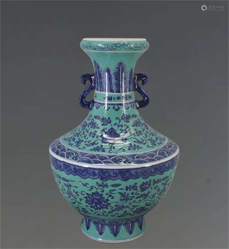A Chinese Green Ground Blue and White Porcelain Vase
