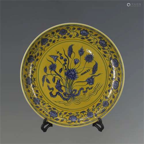 A Chinese Yellow Ground Blue and White Porcelain Plate