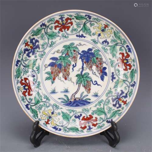 A Chinese Dou-Cai Glazed Porcelain Plate