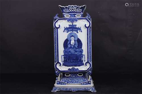 A Chinese Blue and White Porcelain Vase