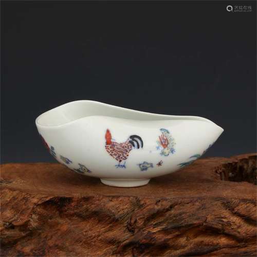 A Chinese Dou-Cai Glazed Porcelain Water Pot