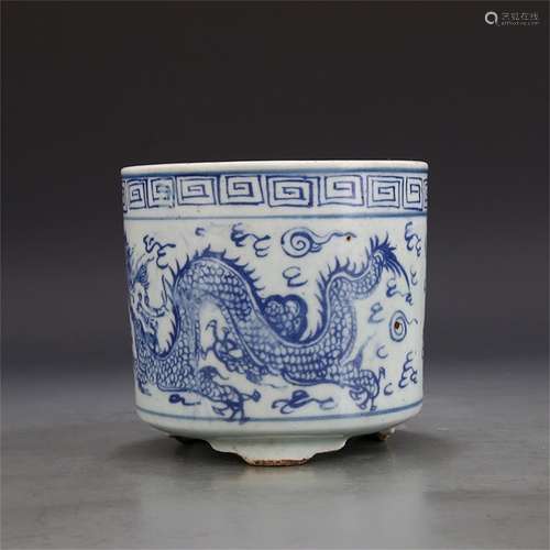 A Chinese Blue and White Porcelain Brush Pot