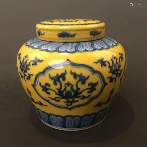 Chinese blue and yellow Glazed 'Tian' Jar with cover