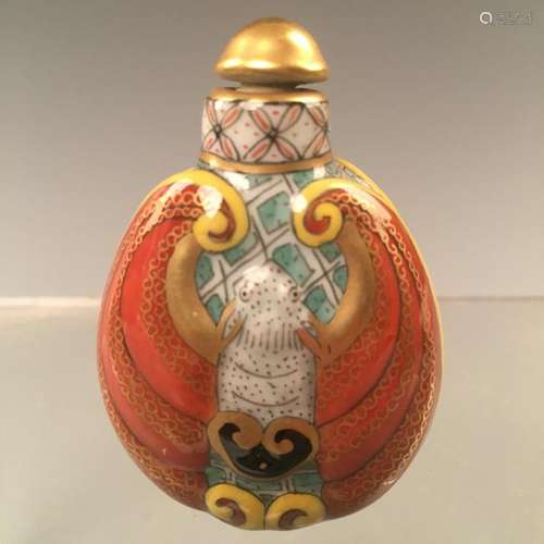 Chinese Famille Rose 'Bat' Snuff Bottle