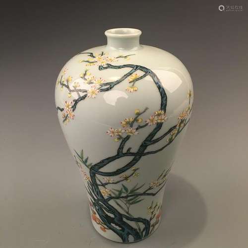 Chinese Famille Rose Vase 'Yongzheng' Mark