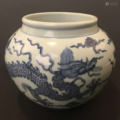 Chinese blue and white Dragon Jar Xuande Mark