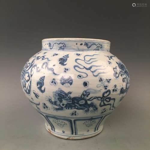 Chinese Blue and White Fudog jar