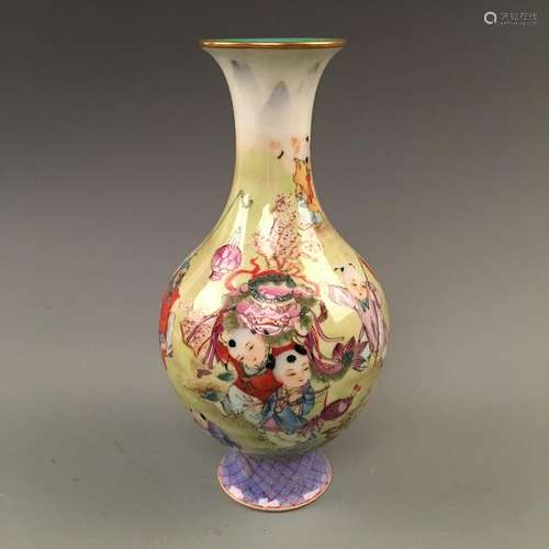 Chinese Famille Rose Kids Figure Vase 'Qianlong' Mark