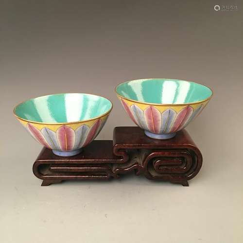 Pair of Chinese Famille Rose Bowls 'Yongzheng' Mark