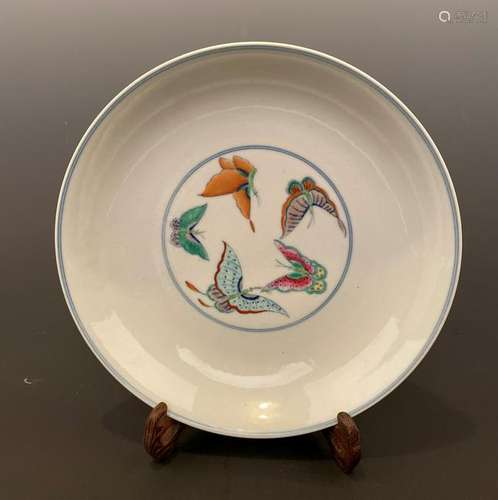 Chinese Famille Rose 'Butterflies' Plate 'Yongzheng'