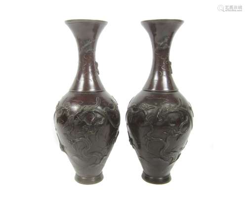 Meiji Era, late 19th century A pair of bronze vases