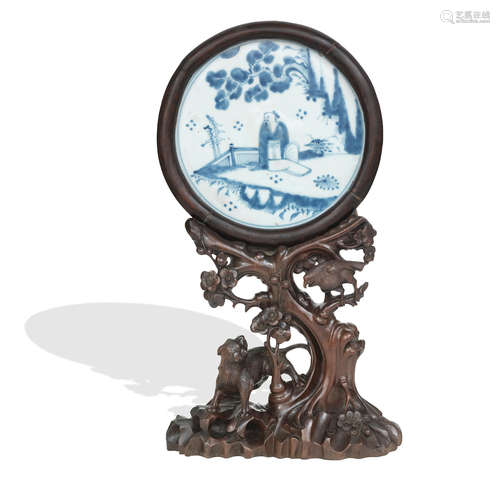 The plaque Ming Dynasty, the stand 19th A blue and white porcelain plaque on hardwood stand