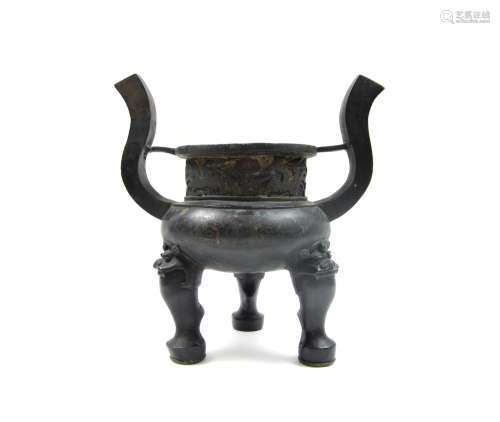 Ming Dynasty A bronze tripod incense burner