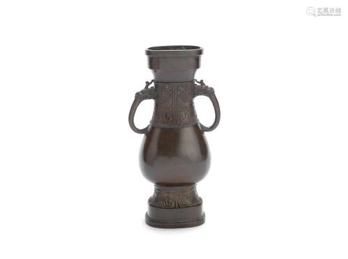 Qing Dynasty A bronze archaistic two-handled vase
