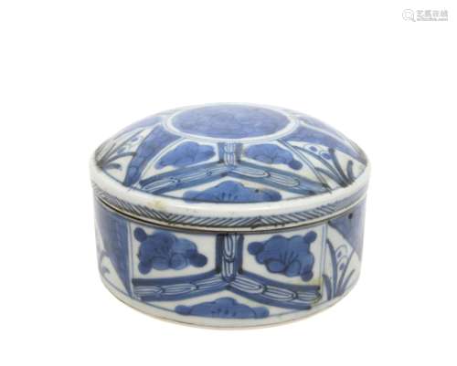 17th century A Kraak porcelain blue and white box and cover