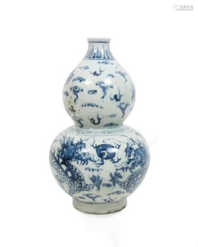 20th century A blue and white double gourd vase