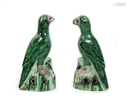 19th century A mirrored pair of famille verte hawks