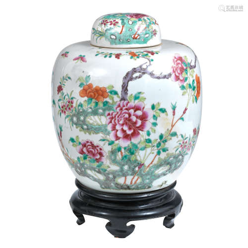 19th century A famille rose jar and cover