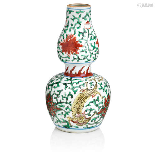 Wanli period A double gourd wucai vase