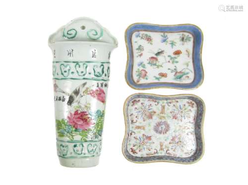 A famille rose wall pocket and two spoon trays