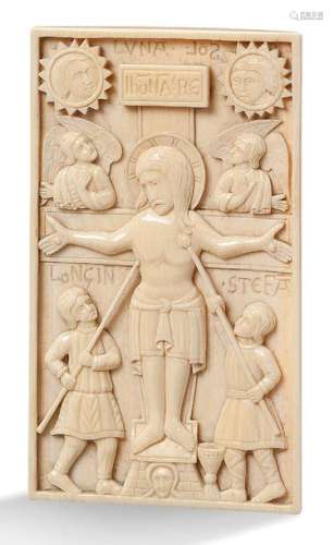 PLAQUETTE en ivoire sculpté en bas relief à décor …