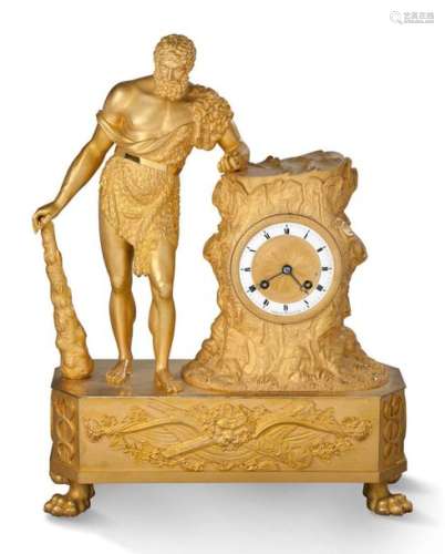 PENDULE en bronze ciselé doré représentant Hercule…