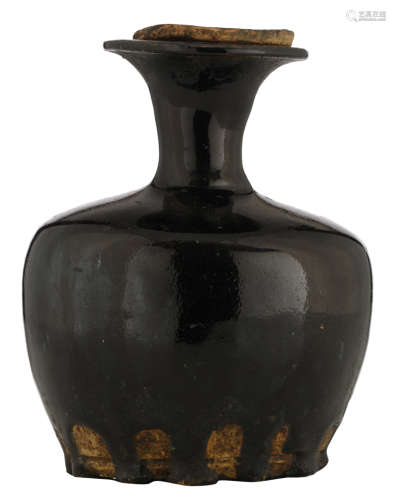 A Chinese Henan black-glazed ware flask, H 17 cm 