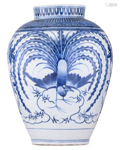 A Chinese Swatow ware blue and white vase, decorated with peacocks and flowers, 17thC, H 39,5 cm     