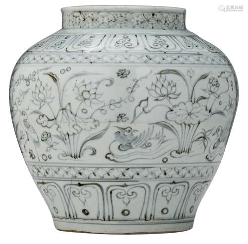 A Chinese Ming style jar, decorated with animals in a lotus pond, H 24,5 - ø 24,5 cm 