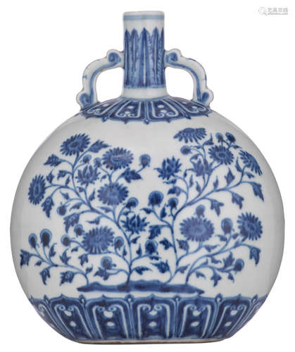 A Chinese Ming style blue and white bianhu moonflask, decorated with flowers in underglaze blue, the neck with upright leaves and paired with two arched side handles, H 26,5 cm