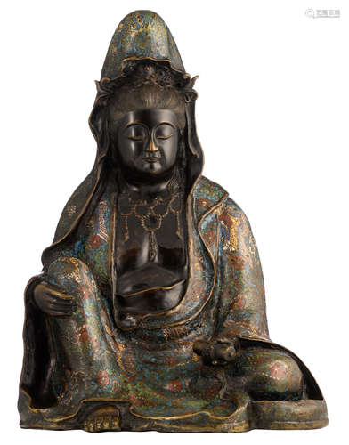 An imposing Oriental champlevé enamel bronze Guanyin, decorated with flower design, H 64 - W 46,5 - D 39,5 cm 