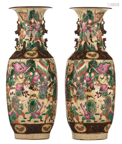 A pair of Chinese stoneware vases, famille rose decorated with a battle scene, paired with Fu lion handles, with a Chenghua impressed mark, H 61,5 - 62 cm  